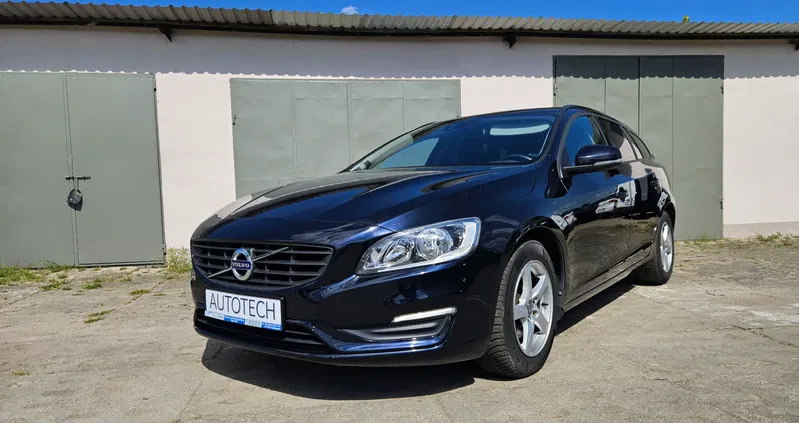 volvo v60 zachodniopomorskie Volvo V60 cena 56000 przebieg: 192000, rok produkcji 2017 z Garwolin